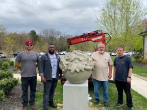 Lee Monument team delivering and installing Stephen Robin sculpture.